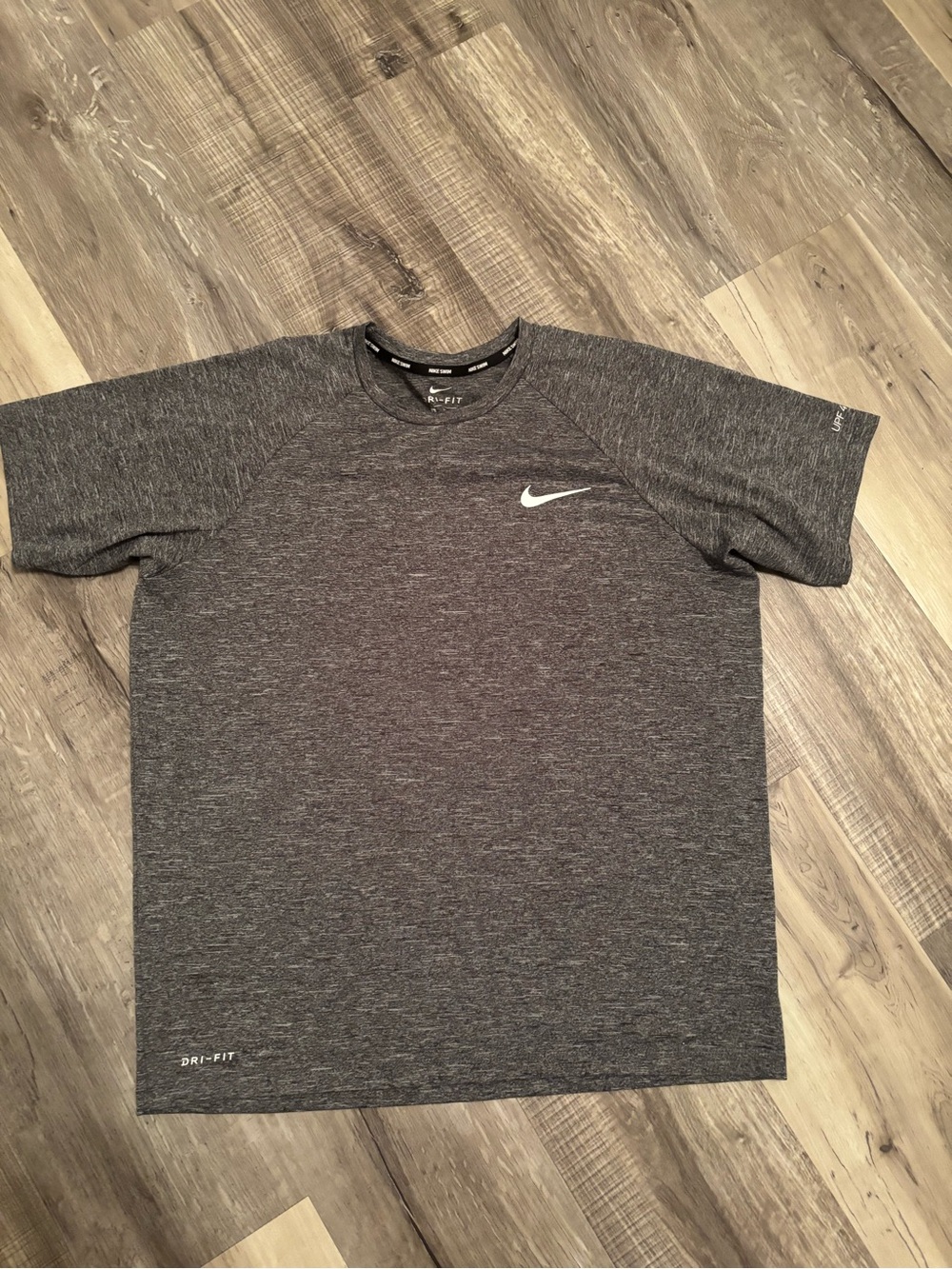 Nike Men’s Heather Charcoal Gray Short-Sleeve Performance Tee